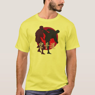 Silhouette des Karatekampfes, roter T-Shirt