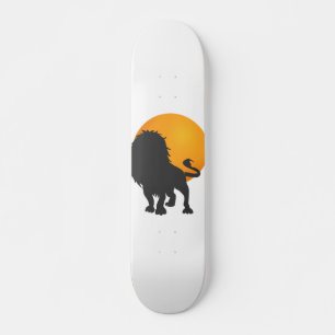 Silhouette des Löwen - Hintergrundfarbe auswähle Skateboard