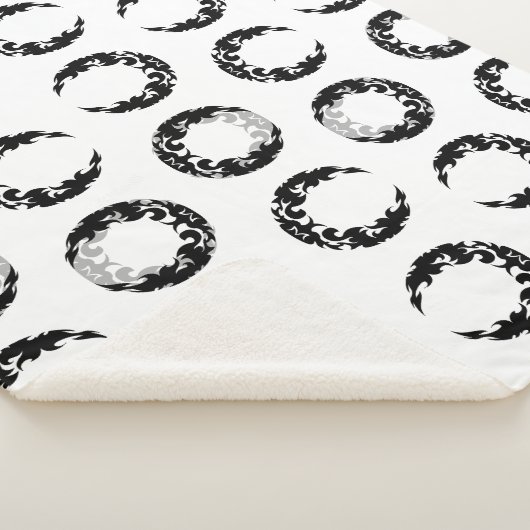 Silhouette des Schwarzen Halbmonds Sherpadecke (3/4)