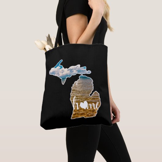 Silhouette des Staat von Michigan auf schwarz Tasche (Von Nahem)