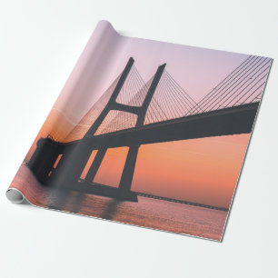 SILHOUETTE EINER BRÜCKE UNTER KLAREM HIMMEL GESCHENKPAPIER