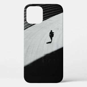 SILHOUETTE EINER PERSON, DIE AUF DER GRAUEN KONKRE Case-Mate iPhone HÜLLE
