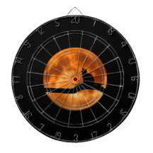 Silhouette einer Schwarzen Katze in einem Baumkron