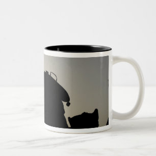 Silhouette eines Artilleristen der Zweifarbige Tasse