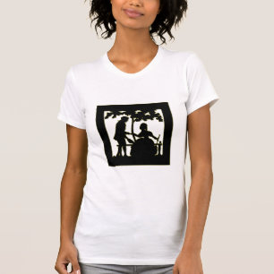 Silhouette eines Paares in der Liebe in einem Park T-Shirt