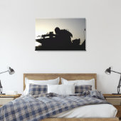 Silhouette eines Squad-Schusswaffenspielers Leinwanddruck (Insitu (Schlafzimmer))