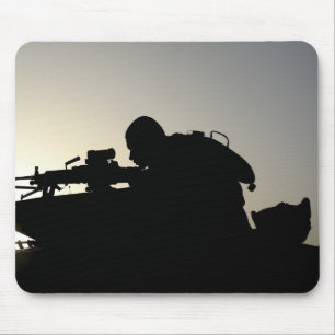 Silhouette eines Squad-Schusswaffenspielers Mousepad