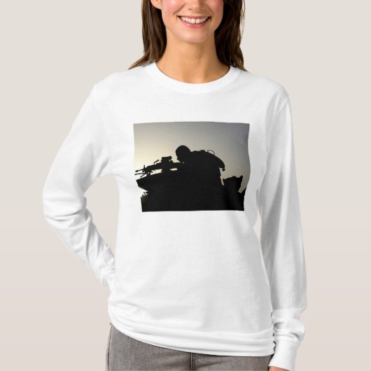 Silhouette eines Squad-Schusswaffenspielers T-Shirt (Vorderseite)