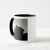 Silhouette eines Squad-Schusswaffenspielers Tasse (Vorderseite Links)