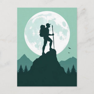 Silhouette eines Wanderers auf einem Gipfel mit Mo Postkarte