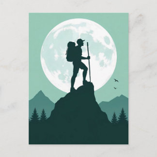 Silhouette eines Wanderers auf einem Gipfel mit Mo Postkarte