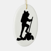 Silhouette eines Wanderers, der oben einen Berg Keramik Ornament (Rechts)