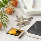 Silhouette eines wilden Kamels am Sonnenuntergang Schlüsselanhänger (Seite)