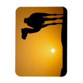 Silhouette eines wilden Kamels bei Sonnenuntergang Magnet (Vertikal)