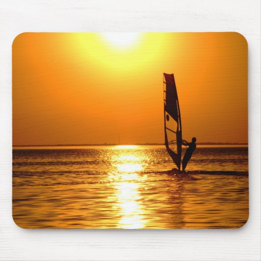 Silhouette eines Windsurfer Mousepad (Vorne)