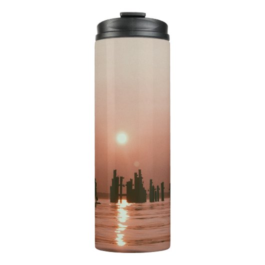 SILHOUETTE FOTO DER PERSON, DIE EINEN PADDLE SUR F THERMOSBECHER (Vorderseite)