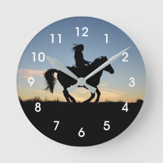 Silhouette für Pferde und Reiter Runde Wanduhr