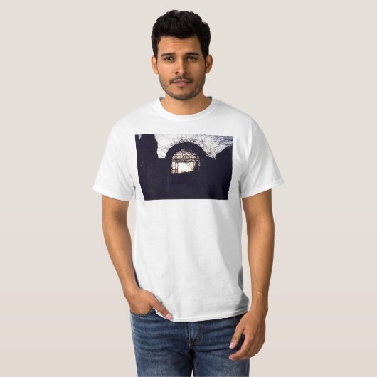 Silhouette-Gartentor T-Shirt (Vorne ganz)