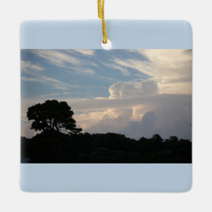 Silhouette mit Wolkenverzierung Keramikornament