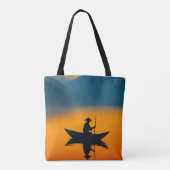 Silhouette of a Boatman at Sunset – Asian Minimali Tasche (Rückseite)