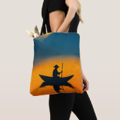 Silhouette of a Boatman at Sunset – Asian Minimali Tasche (Von Nahem)