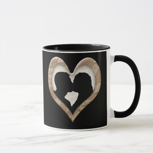 Silhouette von Couple Kissing (Camouflage Heart) Tasse (Rechts)