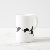 Silhouette von fliegenden Vögeln Porzellantasse (Vorderseite Rechts)