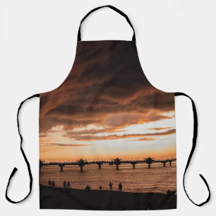 Silhouette von Menschen am Strand während des Sonn Schürze