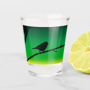 Silhouette von Sparrow auf Limonene Schnapsglas