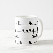 Silhouette von Vögeln auf Wires Kaffeetasse (VorderseiteRechts)