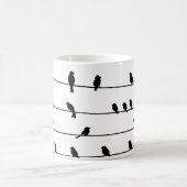 Silhouette von Vögeln auf Wires Kaffeetasse (Mittel)