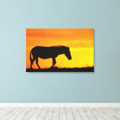 Silhouette von Zebra auf Savanne Leinwanddruck (Insitu (Holzboden))