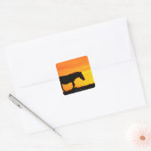 Silhouette von Zebra auf Savanne Quadratischer Aufkleber (Umschlag)