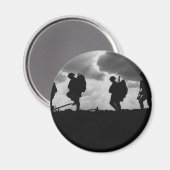 Silhouetted Marching World War I Soldiers (1917) Magnet (Vorderseite/Rückseite)