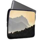 Silhouetten der Berge Laptopschutzhülle (Vorne Rechts)