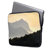 Silhouetten der Berge Laptopschutzhülle (Vorderseite Links)