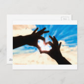 Silhouetten in Herzform und blauem Himmel Postkarte (Vorne/Hinten)