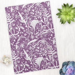 Silhouetten Lila botanisches Flora Geschirrtuch<br><div class="desc">Hübsche lila und weiße florale botanische Silhouetten der Natur,  weißes Blattwerk,  Blätter und Blume mit einem tropischen Gefühl.</div>