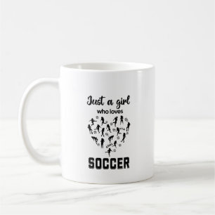 Silhouetten von Mädchen, die Fußball spielen Kaffeetasse