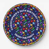 Silhouetten von Militärflugzeugen auf dunklem Must Pappteller (Vorderseite)