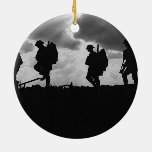 Silhouettierter marschierender Erster Weltkrieg Keramik Ornament (Hinten)
