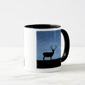 Silhouettierter Rotwild-Hirsch nachts Tasse (VorderseiteRechts)