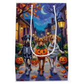 Silken Windhound Dogs in Halloween Costumes Mittlere Geschenktüte (Rückseite)
