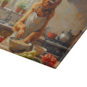 Silken Windhound Kochen in der Küche Schneidebrett (Ecke)