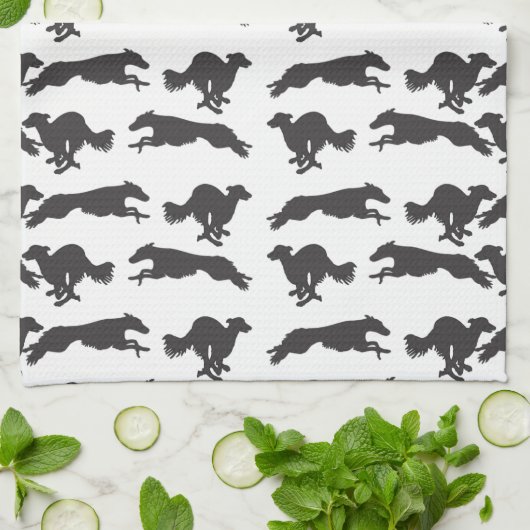 Silken Windhounds laufen Geschirrtuch (Gefaltet)