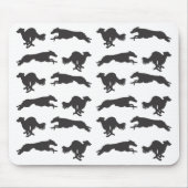Silken Windhounds laufen Mousepad (Vorne)