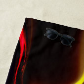 Silky-Striche in Rot und Gold mit dunklen Teilen Strandtuch (Beispiel)