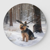 Silky Terrier lässt es Weihnachten schnee Große Wanduhr (Vorderseite)