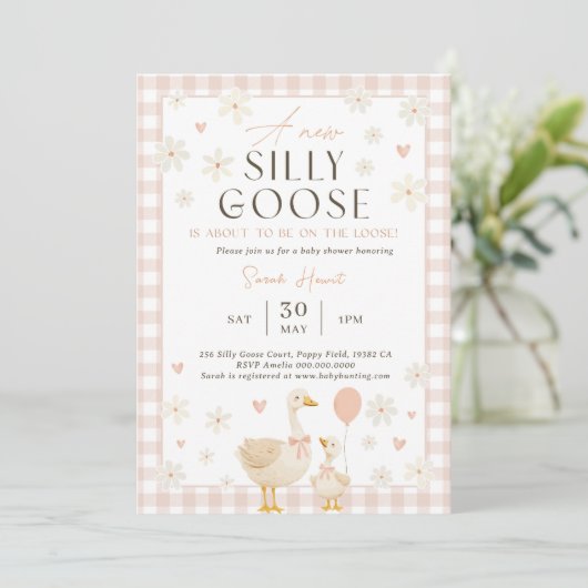Silly Goose Baby Shower Invites Girl. Pink Gingham Einladung (Stehend Vorderseite)