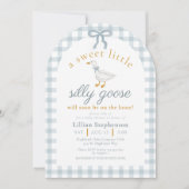 Silly Goose Blue Bow Duck Gingham Baby Shower Arch Einladung (Vorderseite)
